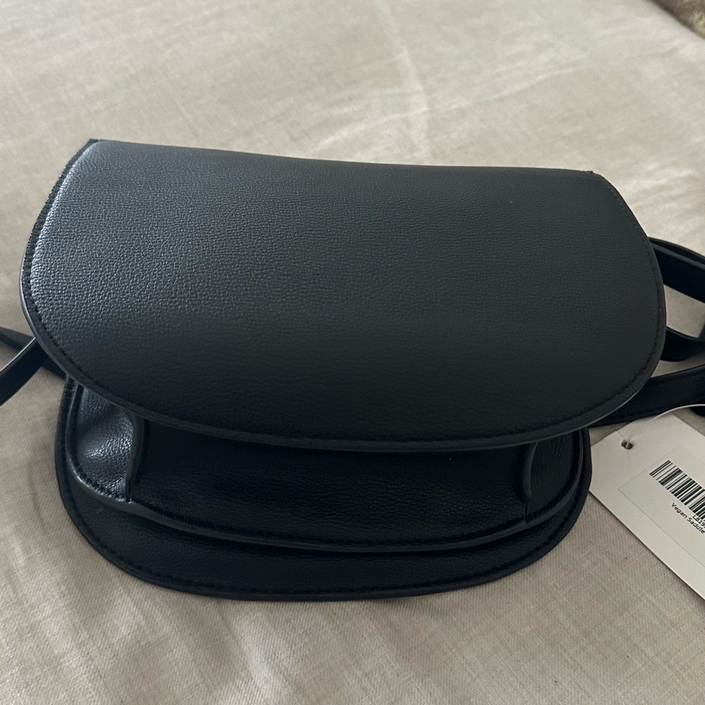 Quince Classic Black Crossbody Bag - Picture 3 of 5